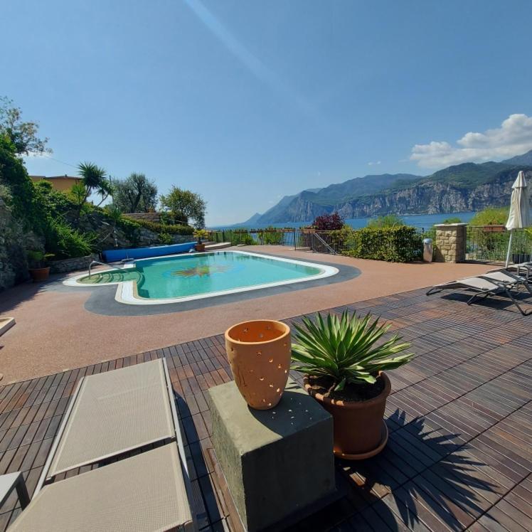 מאלצ'סינה Villa Treccani Apartments מראה חיצוני תמונה