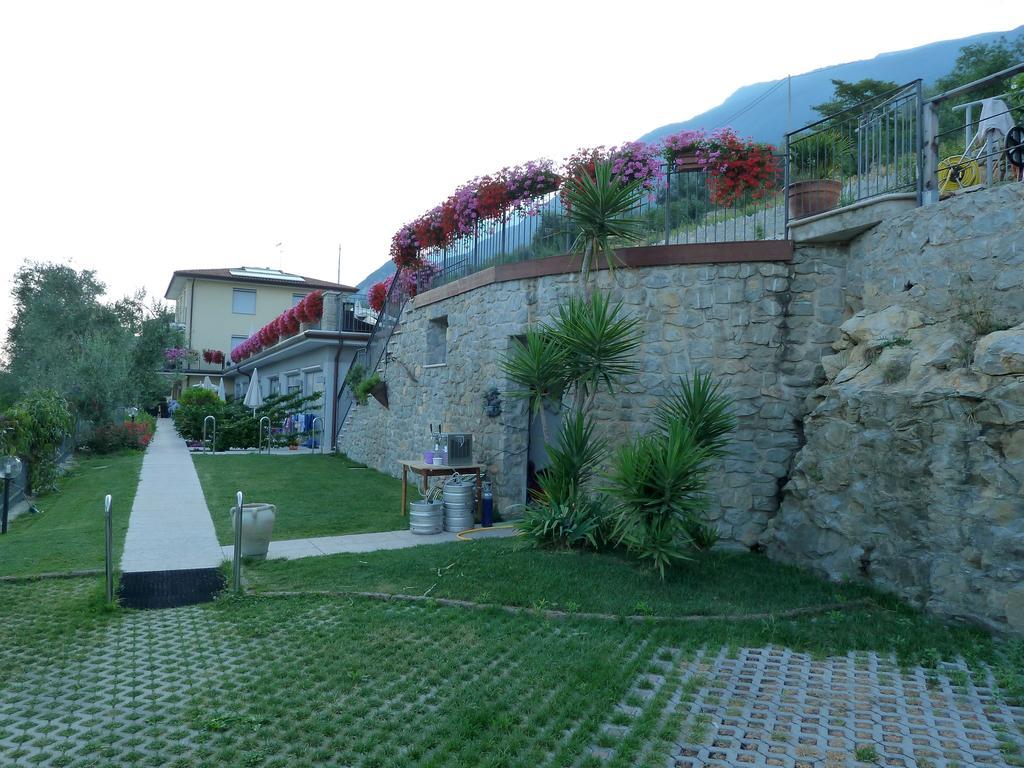 מאלצ'סינה Villa Treccani Apartments מראה חיצוני תמונה