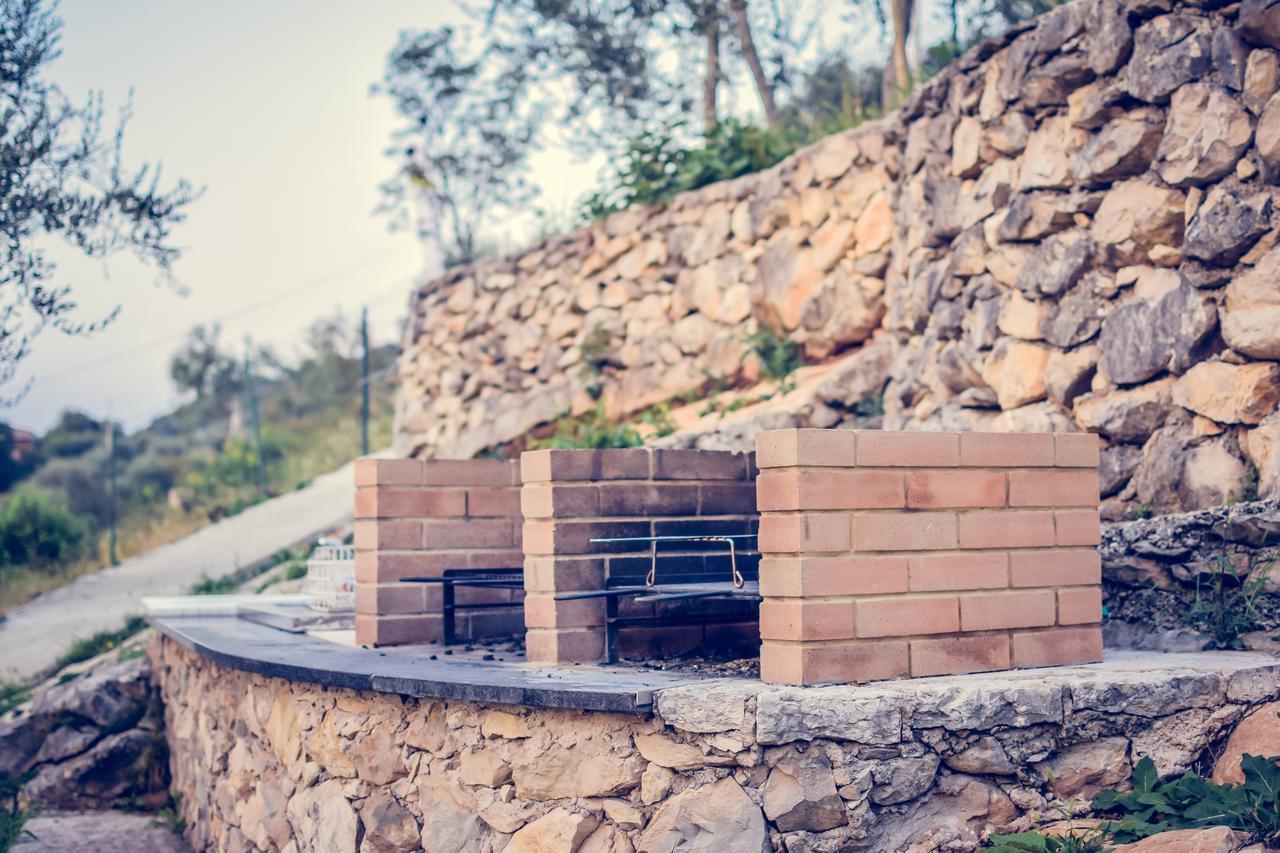 מאלצ'סינה Villa Treccani Apartments מראה חיצוני תמונה